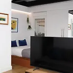 Industrial Loft & Private Courtyard Acacias