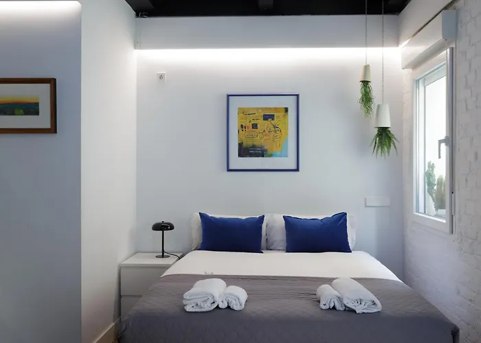 Industrial Loft & Private Courtyard Acacias